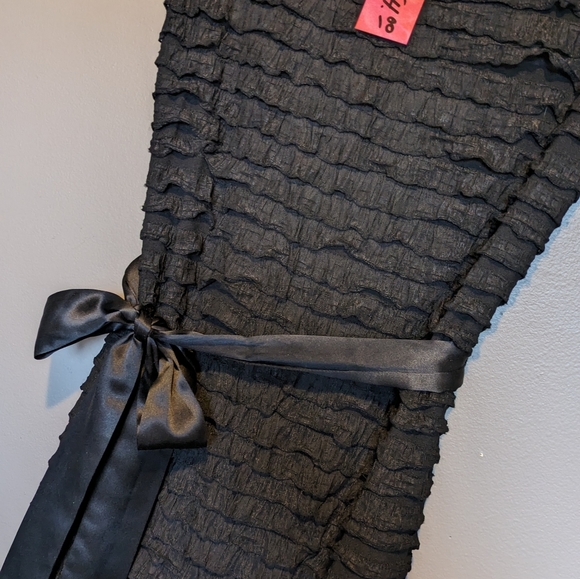 Beautiful Betsy Johnson tiered dress. Med. - Picture 4 of 6